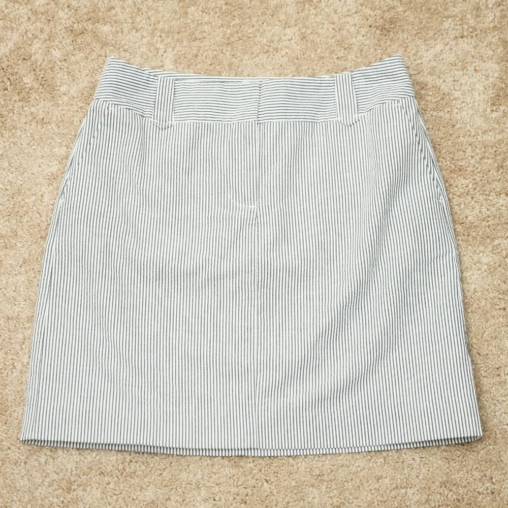 Ann Taylor LOFT Women Seersucker Mini Skirt Sz 0—White Gray Stripe Zip-Up Lined